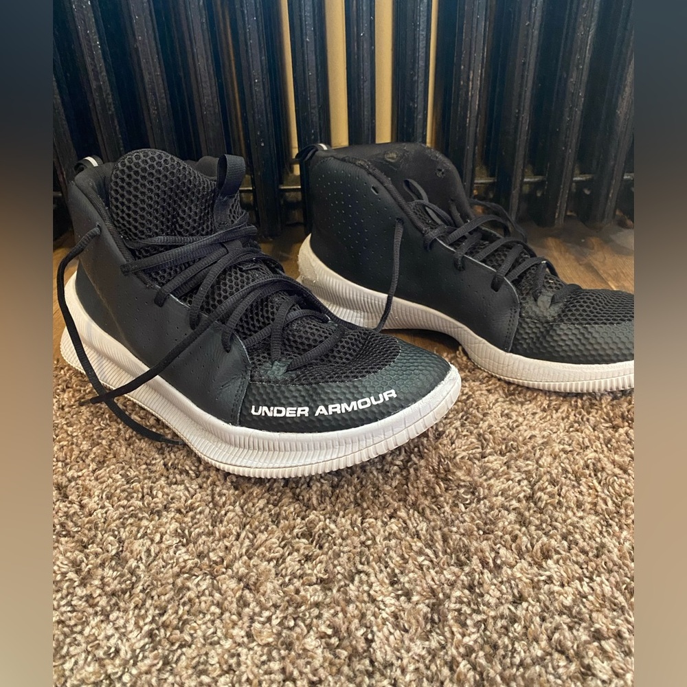 Men Under Armour men’s sneakers size 11.5